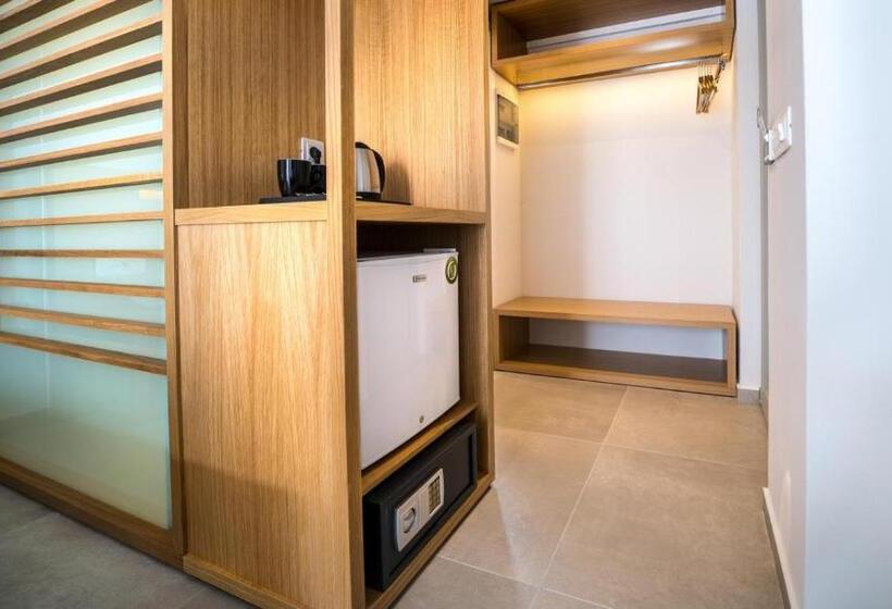 فندق Adele Beach