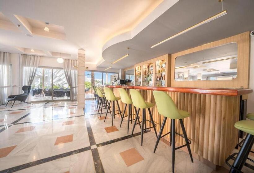 فندق Adele Beach