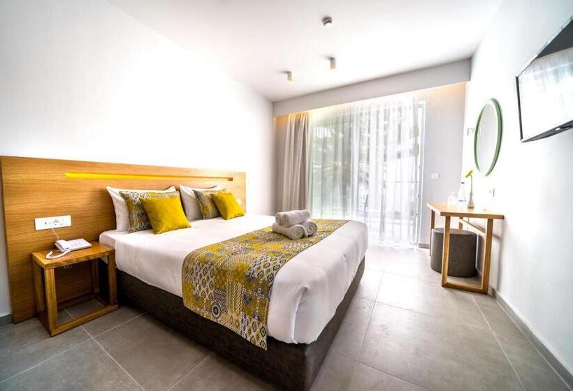 فندق Adele Beach