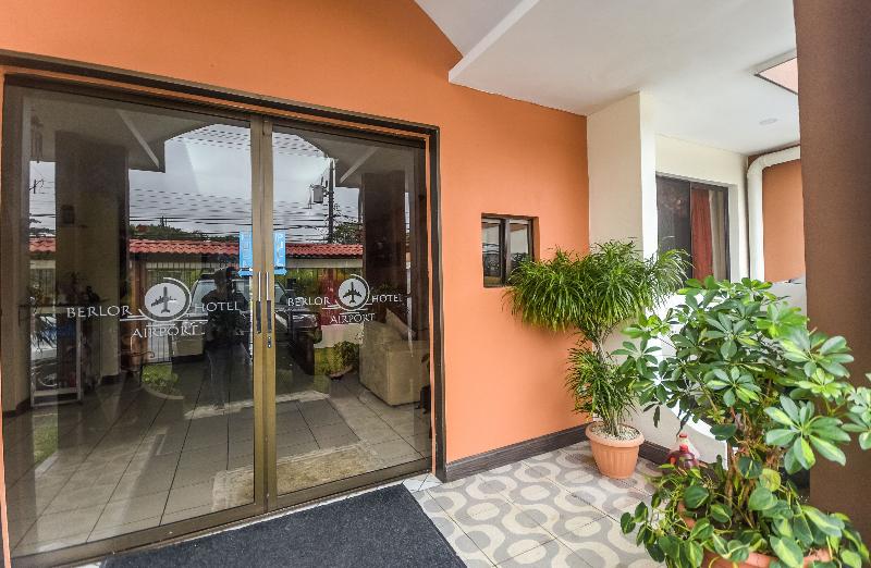 هتل Berlor Airport Inn