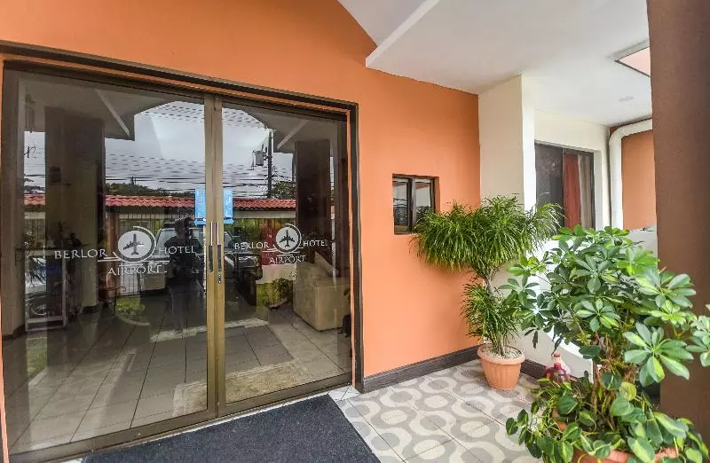 هتل Berlor Airport Inn