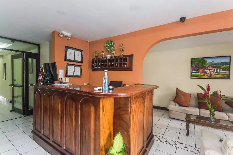 هتل Berlor Airport Inn