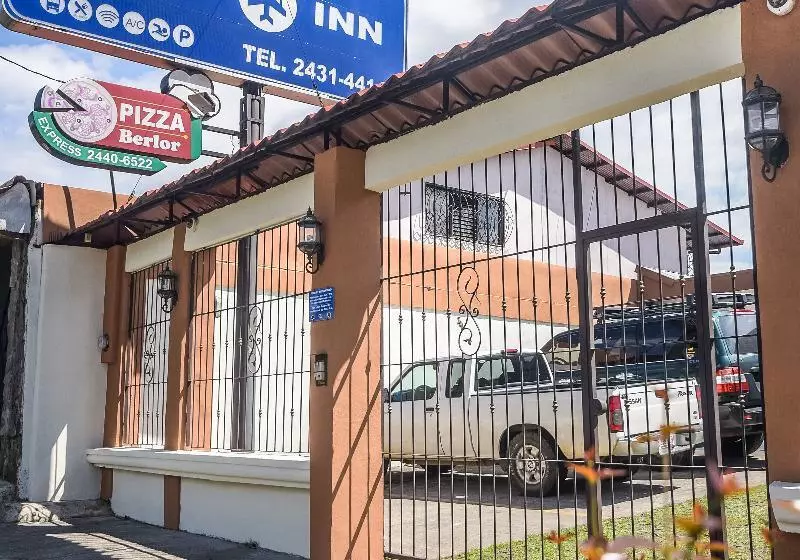 هتل Berlor Airport Inn