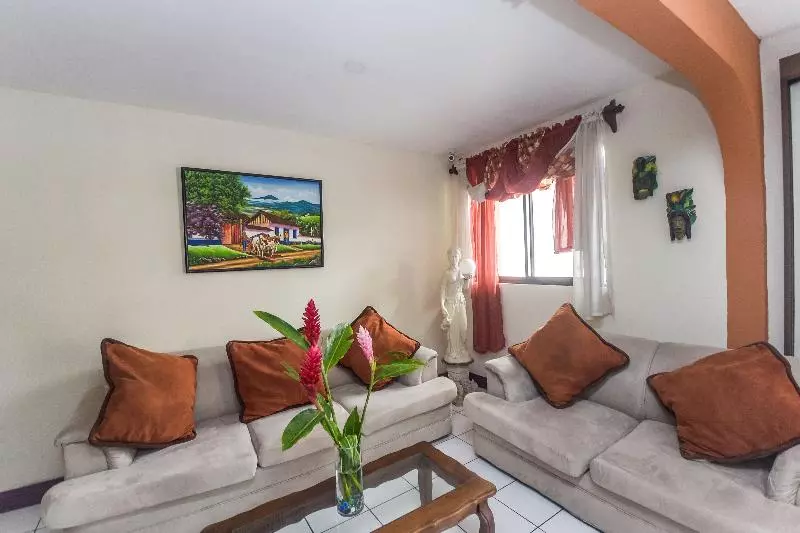 هتل Berlor Airport Inn