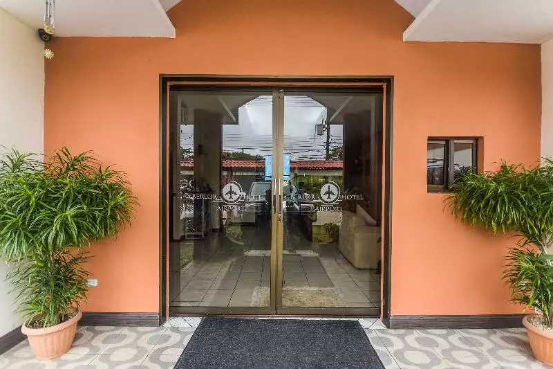 هتل Berlor Airport Inn