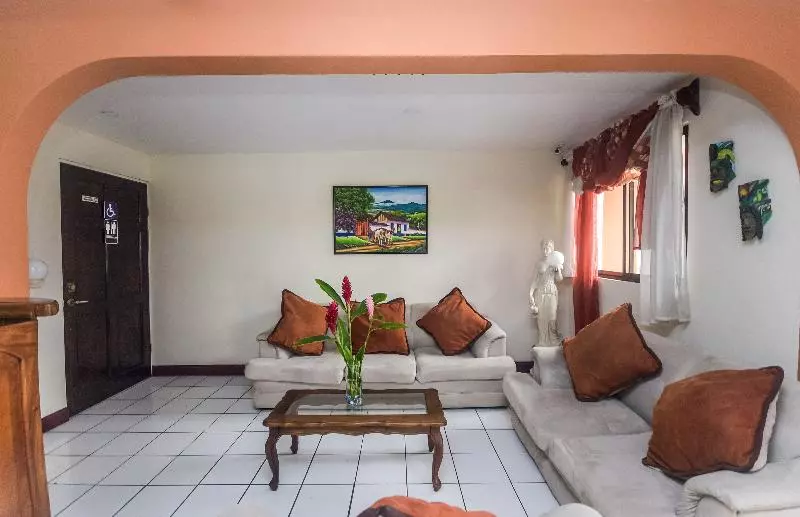 هتل Berlor Airport Inn