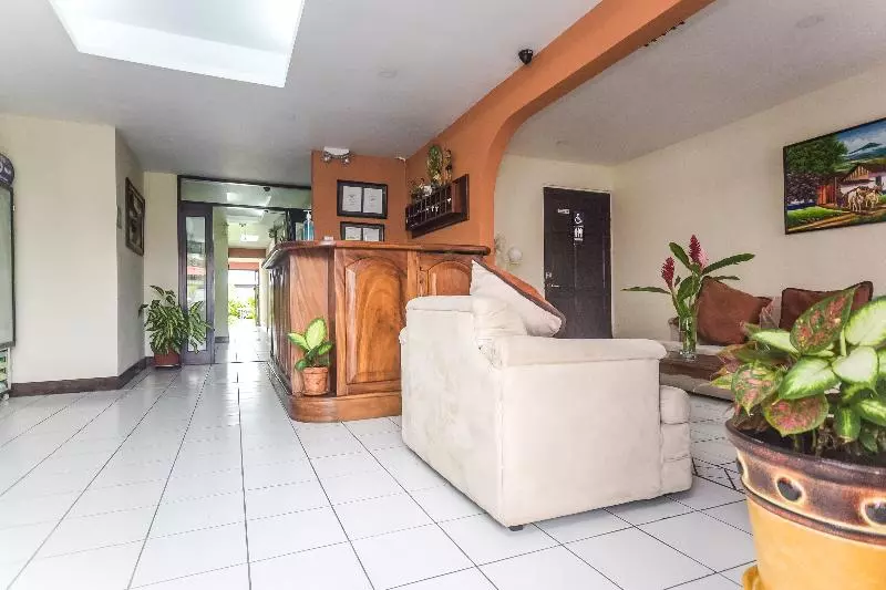 هتل Berlor Airport Inn