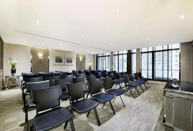 هتل Centre Point Chidlom