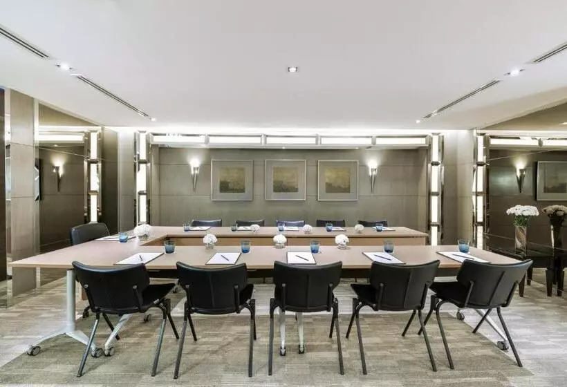 هتل Centre Point Chidlom