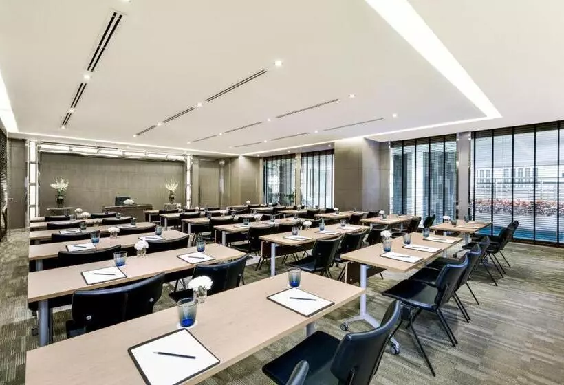 هتل Centre Point Chidlom