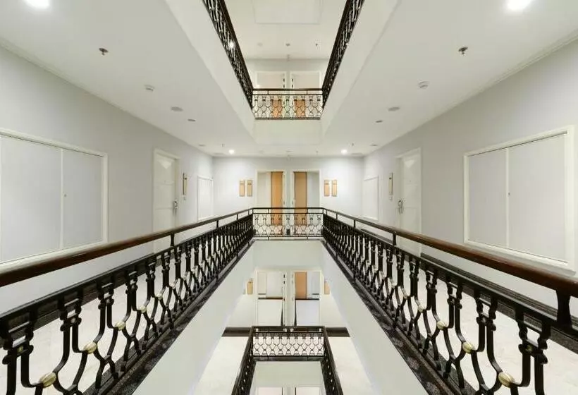 هتل Centre Point Chidlom