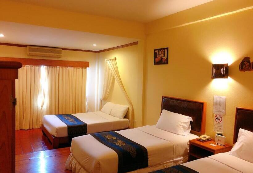 فندق Karinthip Village