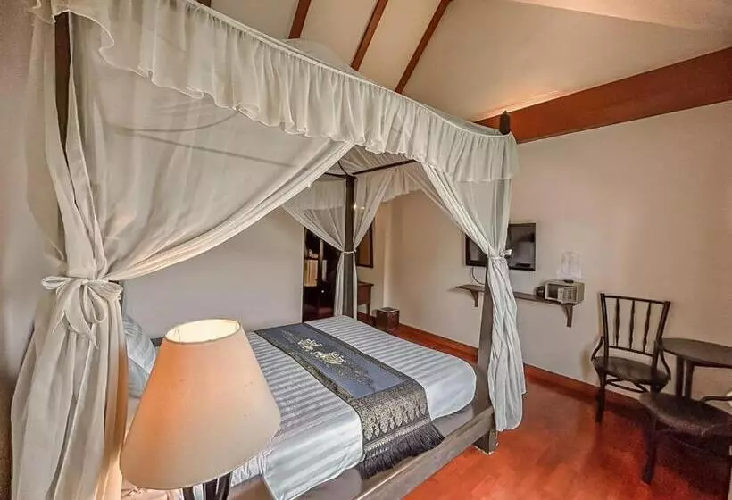 Отель Karinthip Village