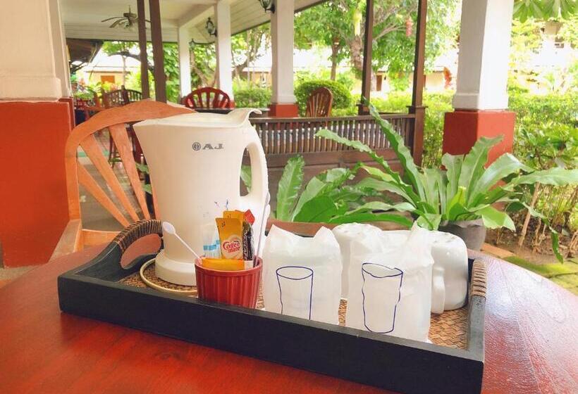 فندق Karinthip Village