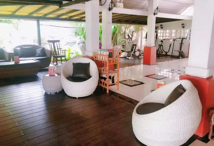 Отель Karinthip Village