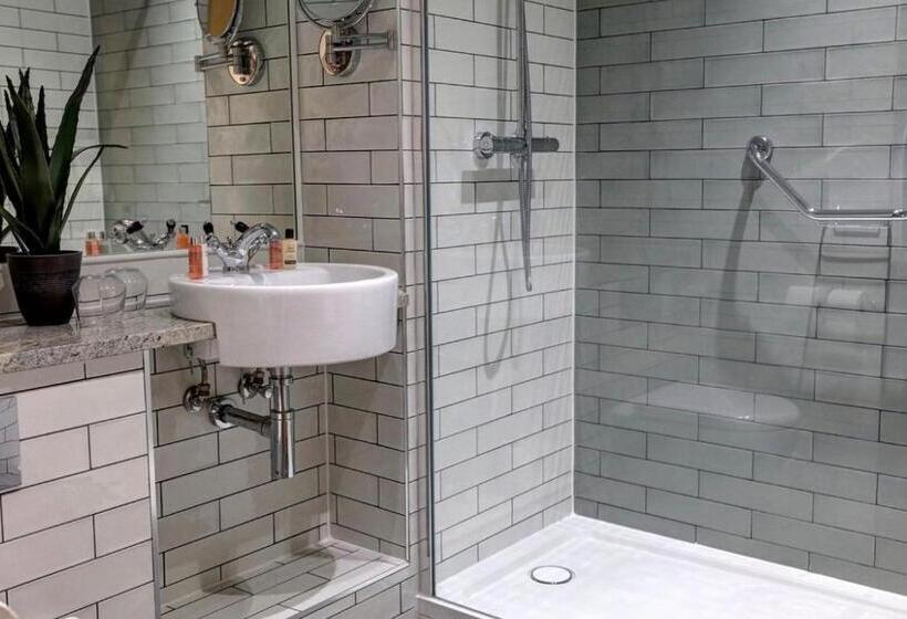 The New Hobbit Hotel Rooms