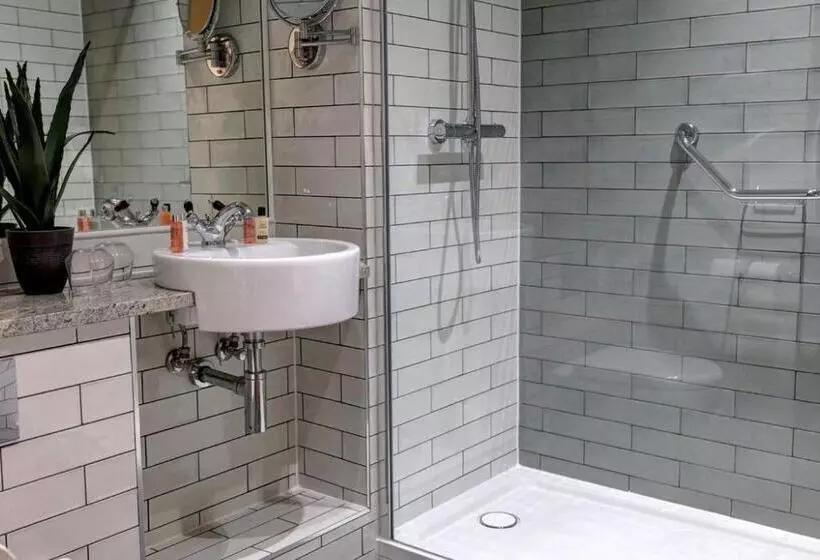 The New Hobbit Hotel Rooms