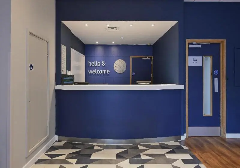 Hotelli Travelodge London Battersea