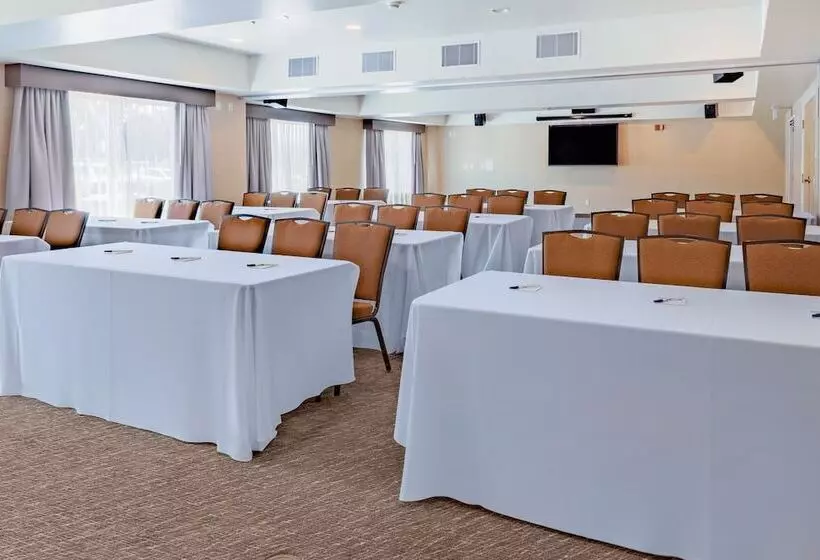 Holiday Inn Express Hotel & Suites San Jose Morgan Hill, An Ihg