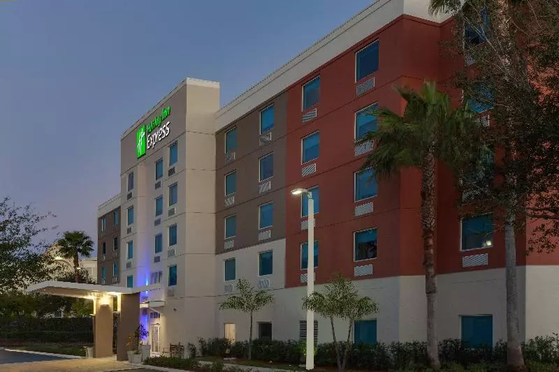 Holiday Inn Express Hotel & Suites Fort Lauderdale Airport/cruise Port, An Ihg
