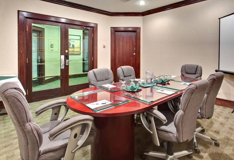 فندق Holiday Inn Express Edmonton Downtown, An Ihg