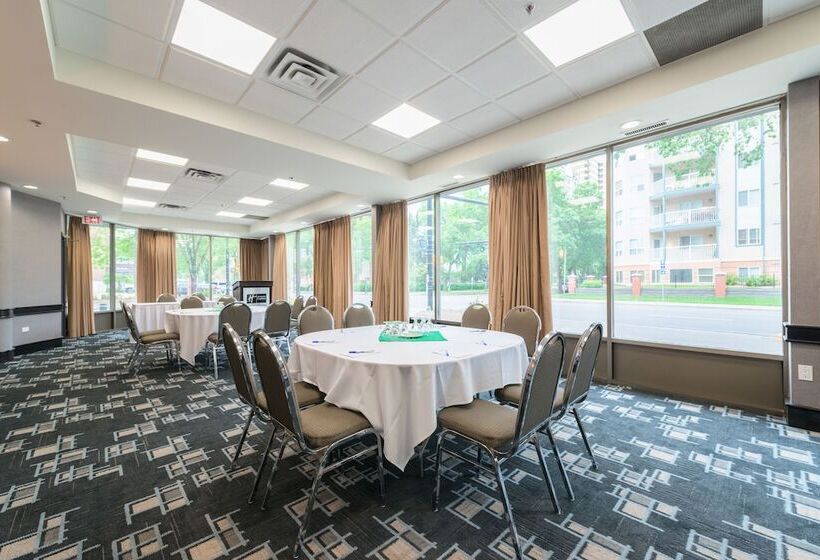 فندق Holiday Inn Express Edmonton Downtown, An Ihg
