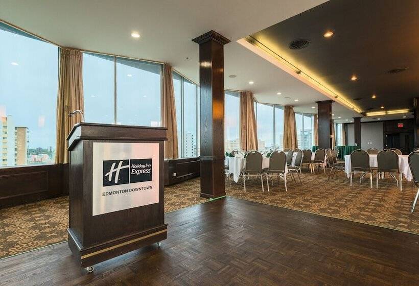 فندق Holiday Inn Express Edmonton Downtown, An Ihg