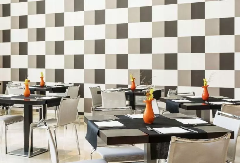 Отель Ilunion Aqua 3