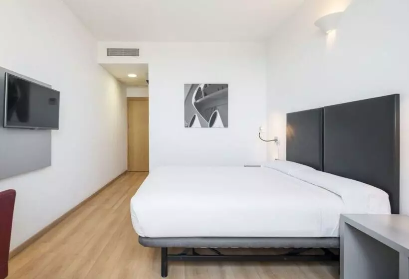 Отель Ilunion Aqua 3