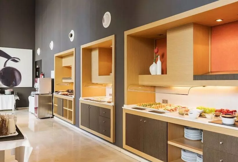 Отель Ilunion Aqua 3