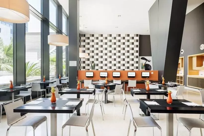 Отель Ilunion Aqua 3