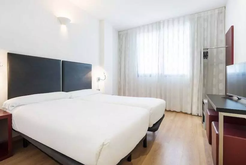 Отель Ilunion Aqua 3