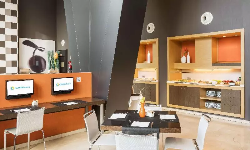 Отель Ilunion Aqua 3