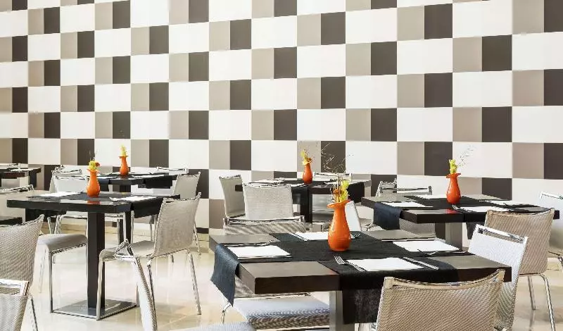 Отель Ilunion Aqua 3