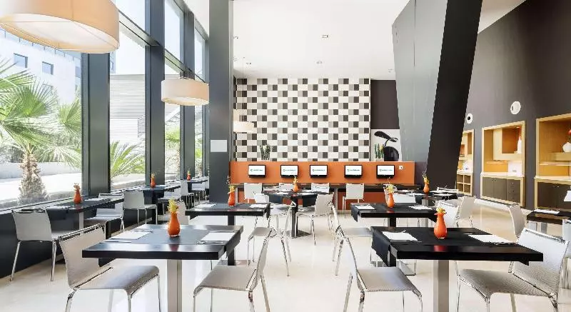 Отель Ilunion Aqua 3