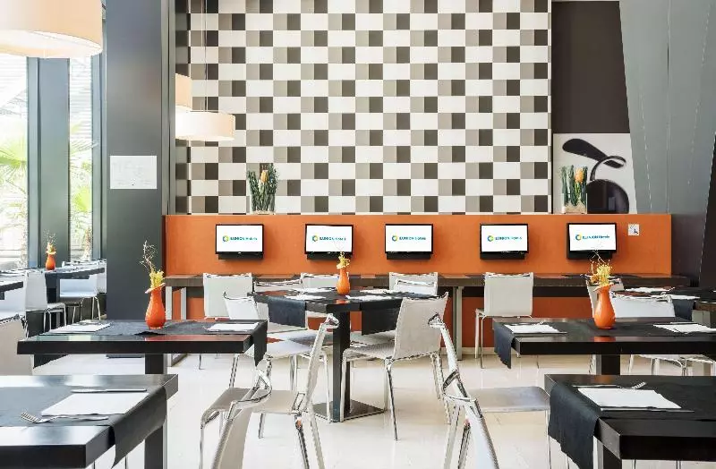 Отель Ilunion Aqua 3