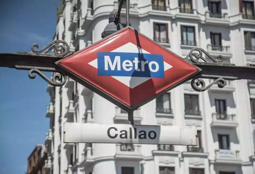 Отель Petit Palace Plaza Espana