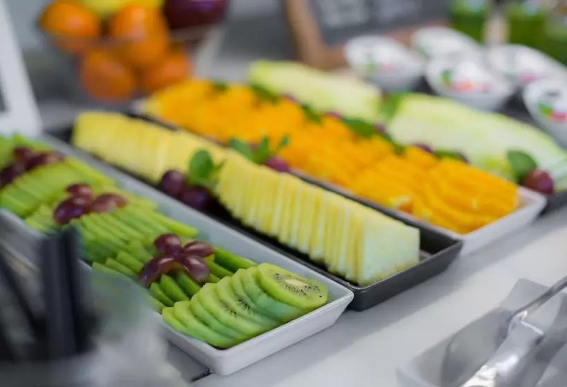 Отель Petit Palace Plaza Espana