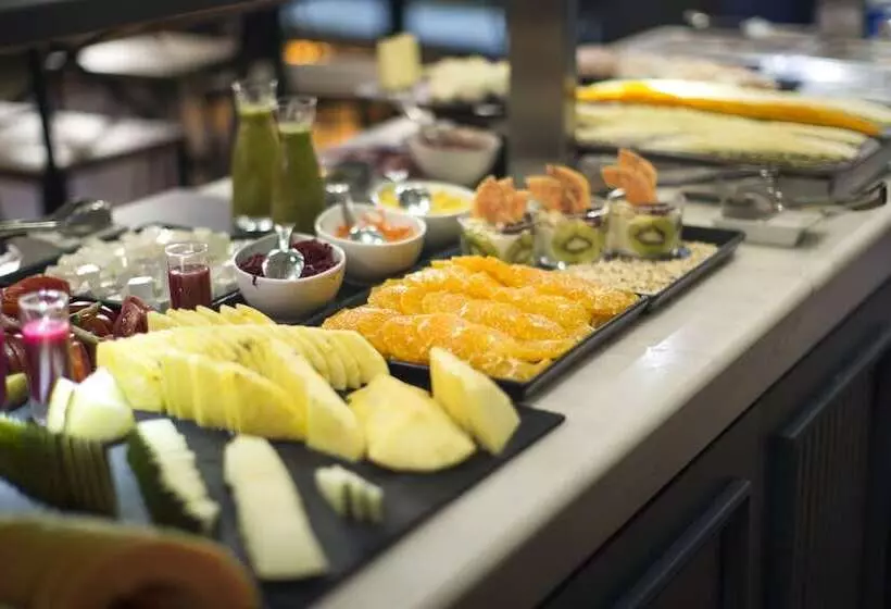 Отель Petit Palace Plaza Espana