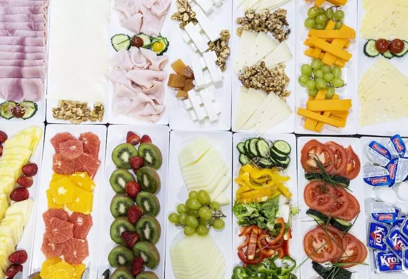 Отель Petit Palace Plaza Espana