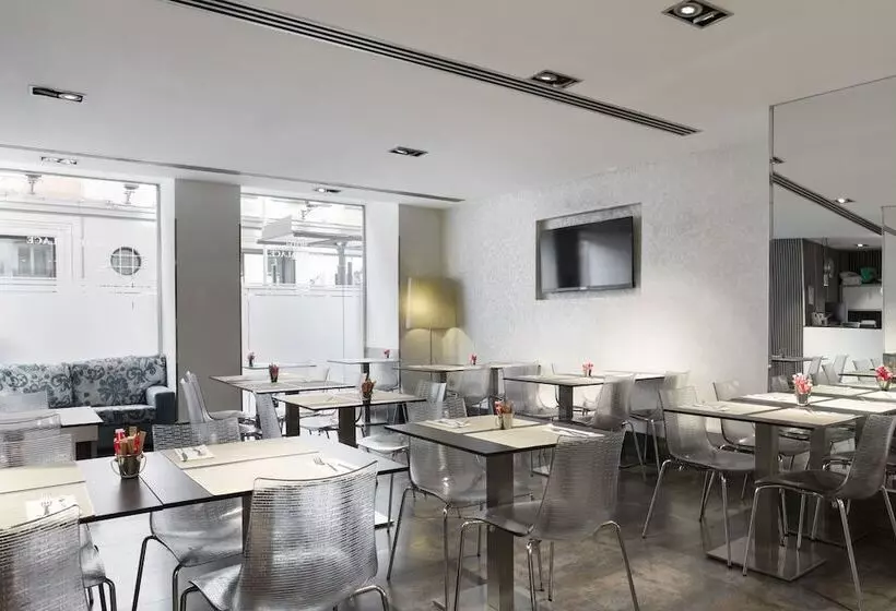 Отель Petit Palace Plaza Espana