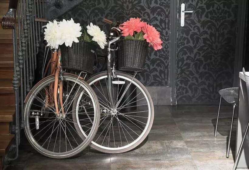 Отель Petit Palace Plaza Espana