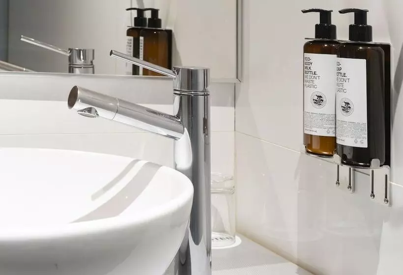 Отель Petit Palace Plaza Espana