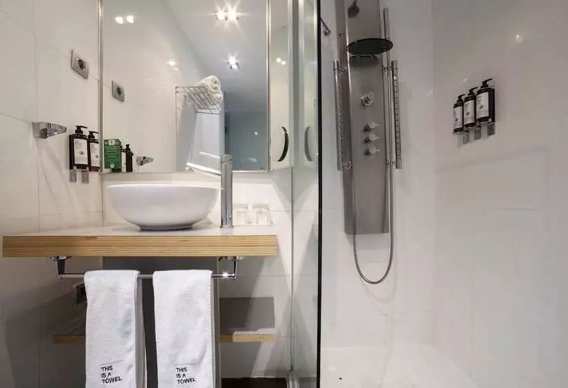 Отель Petit Palace Plaza Espana