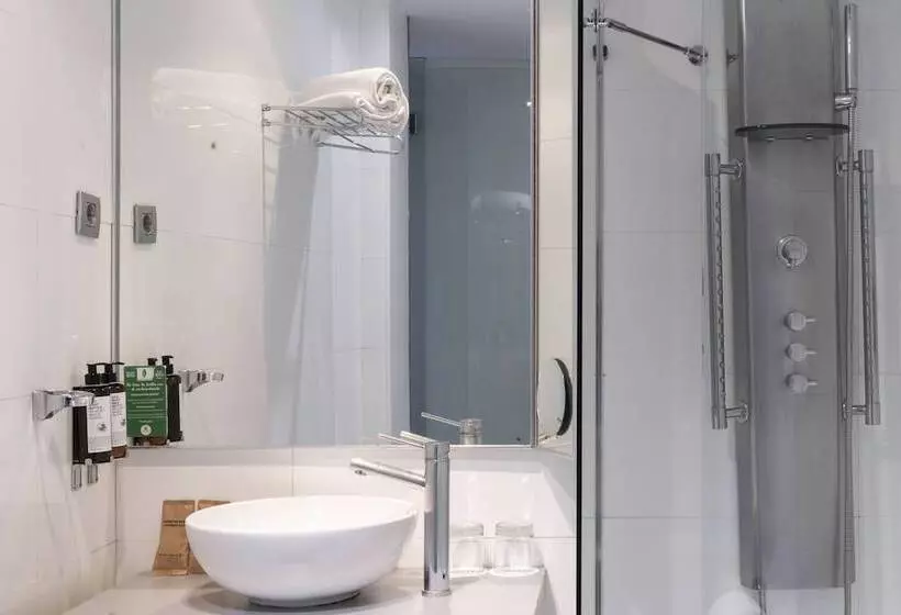 Отель Petit Palace Plaza Espana