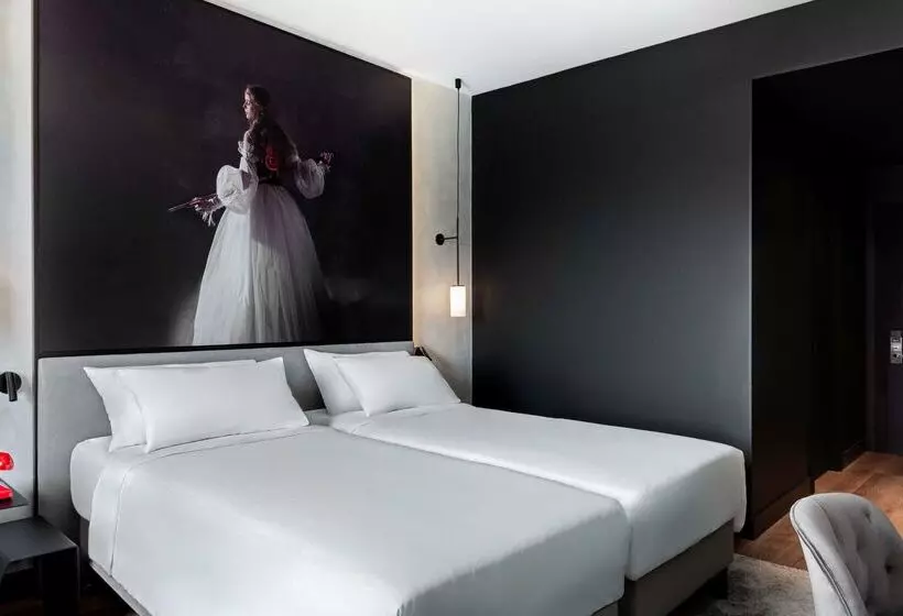 Hotel Radisson Red Madrid