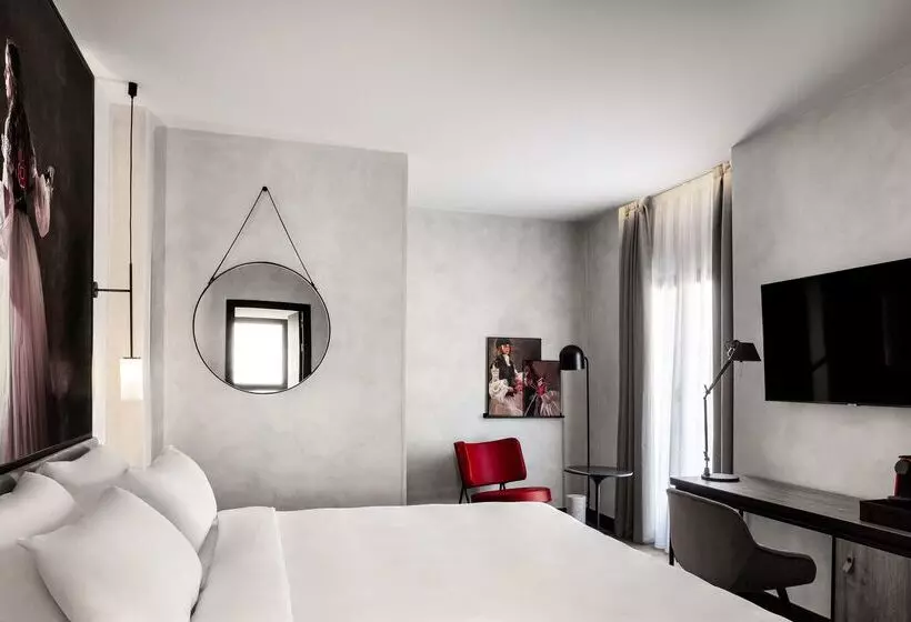 Hotel Radisson Red Madrid