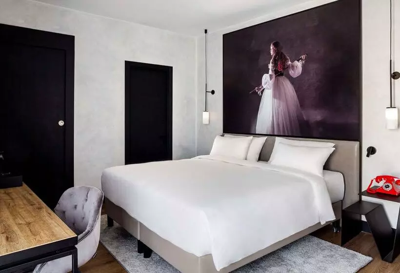 Hotel Radisson Red Madrid