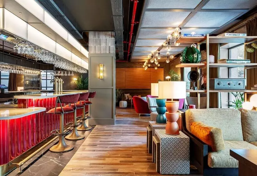 هتل Radisson Red Madrid