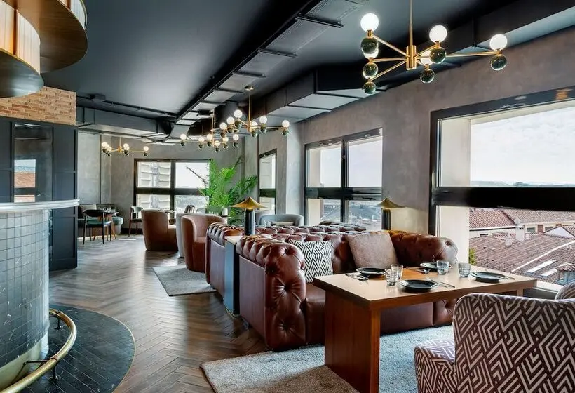 هتل Radisson Red Madrid